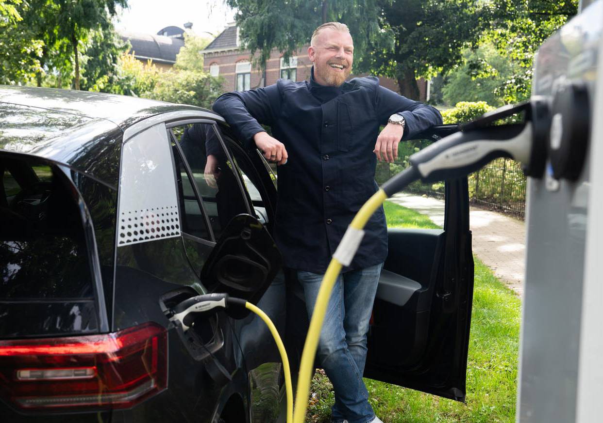 Zakelijk elektrisch laden als mobiliteitsbeleid | De Shuttel laadoplossing | Van elektrificatie van het wagenpark tot laadplein tot thuislaadpalen voor medewerkers