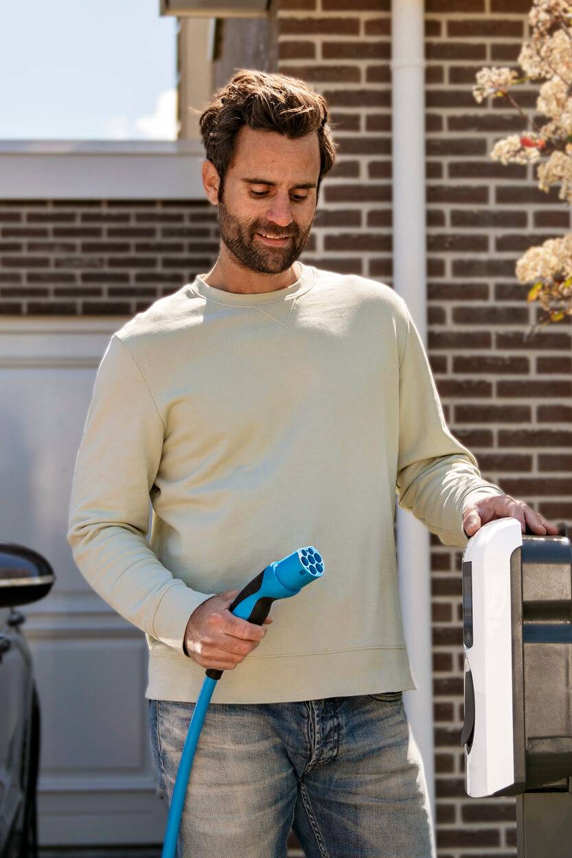 Toekomstbestendig elektrisch rijden met de Shuttel laadoplossing | Zorgeloos laden met Shuttel | Zakelijk thuisladen, onderweg en op werk