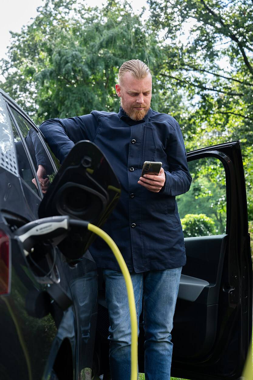 Zakelijk elektrisch laden als mobiliteitsbeleid | Zorgeloos en toekomstgericht laden met Shuttel | Inzicht in laadkosten