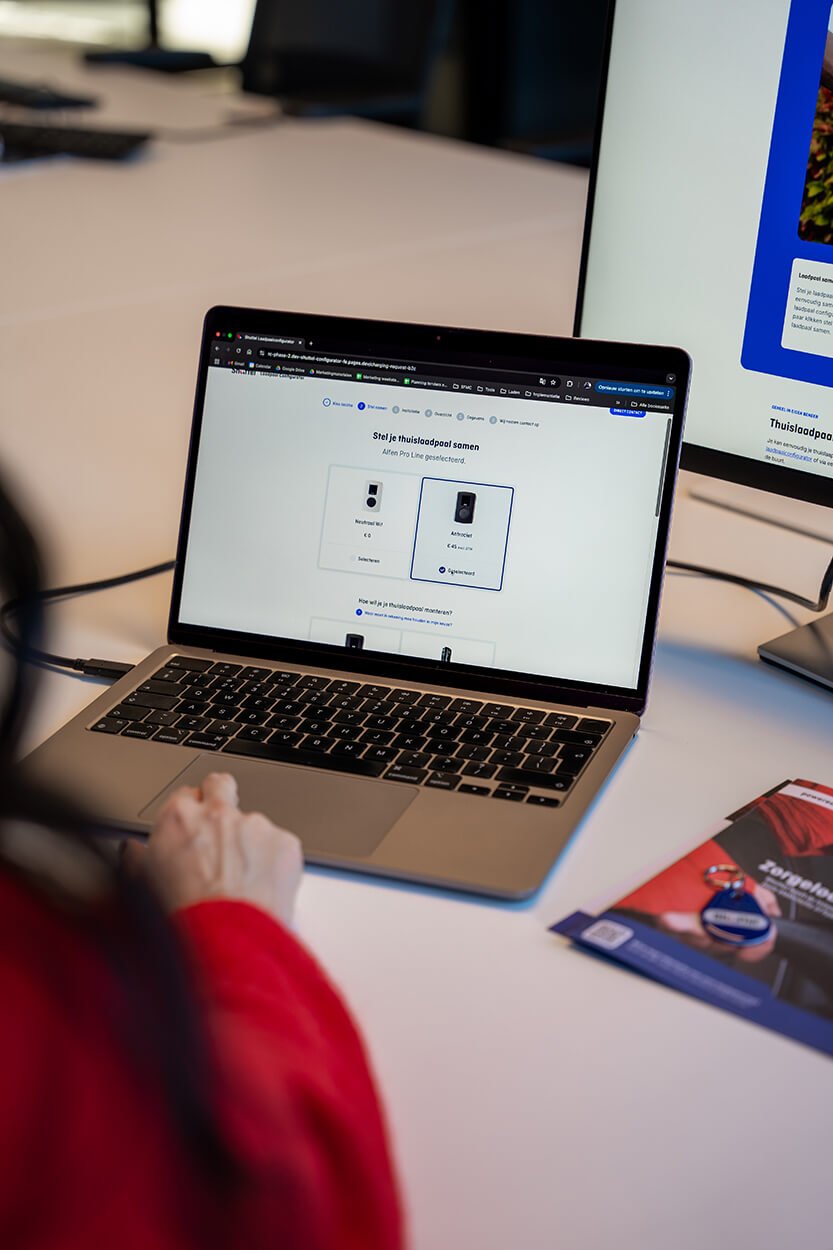 Stel een (thuis)laadpaal op maat in de laadpaalconfigurator samen | Shuttel | Dé toekomstbestendige laadoplossing met solar charging en load balancing