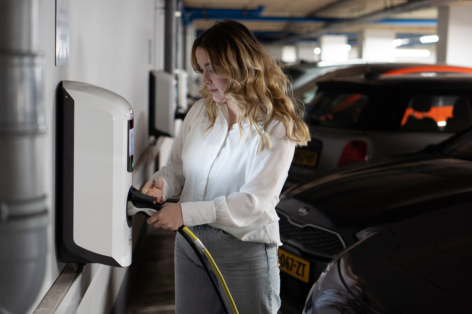 Zakelijk elektrisch laden als mobiliteitsbeleid | Zorgeloos en toekomstgericht laden met Shuttel | Van elektrificatie van het wagenpark tot laadplein tot thuislaadpalen voor medewerkers