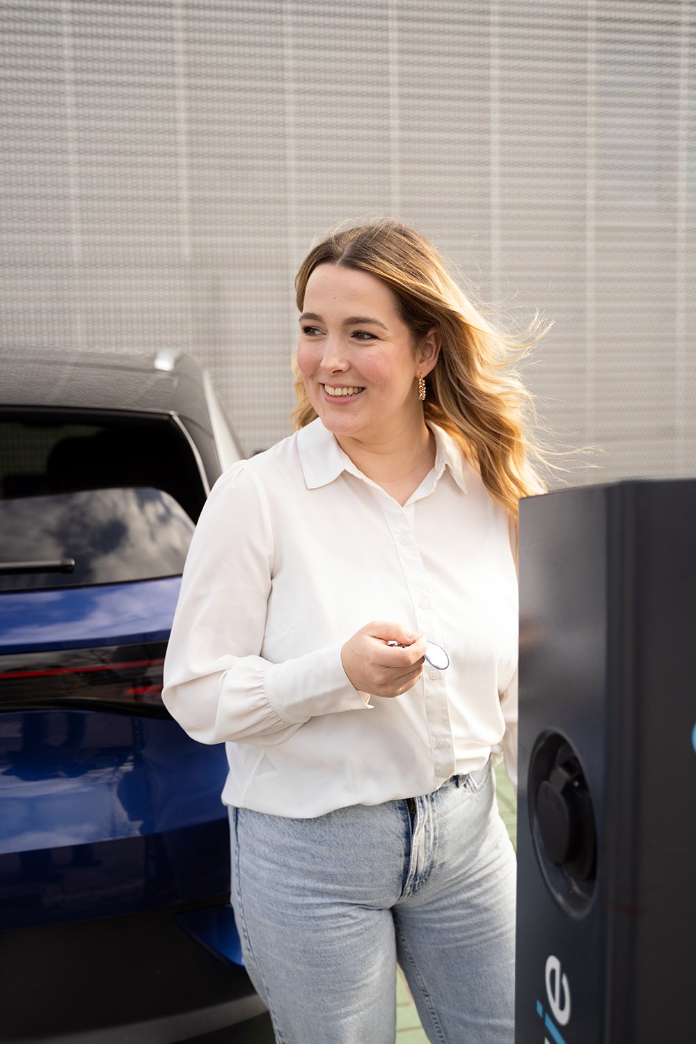 Zakelijk elektrisch laden als mobiliteitsbeleid | Zorgeloos en toekomstgericht laden met Shuttel | Van elektrificatie van het wagenpark tot laadplein tot thuislaadpalen voor medewerkers en een laaddruppel onderweg
