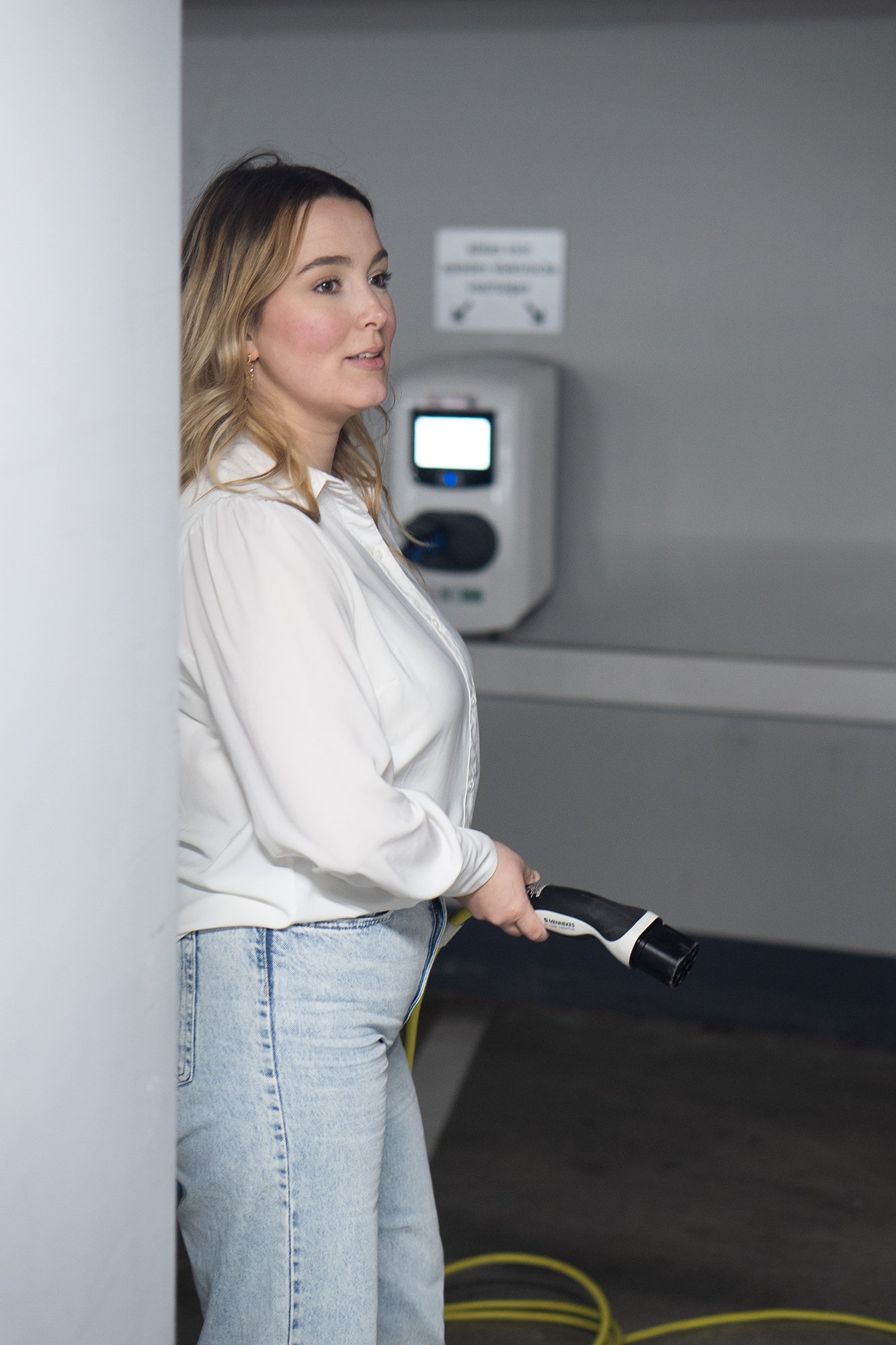 Zakelijk elektrisch laden als mobiliteitsbeleid | Zorgeloos en toekomstgericht laden met Shuttel | Van elektrificatie van het wagenpark tot laadplein tot thuislaadpalen voor medewerkers