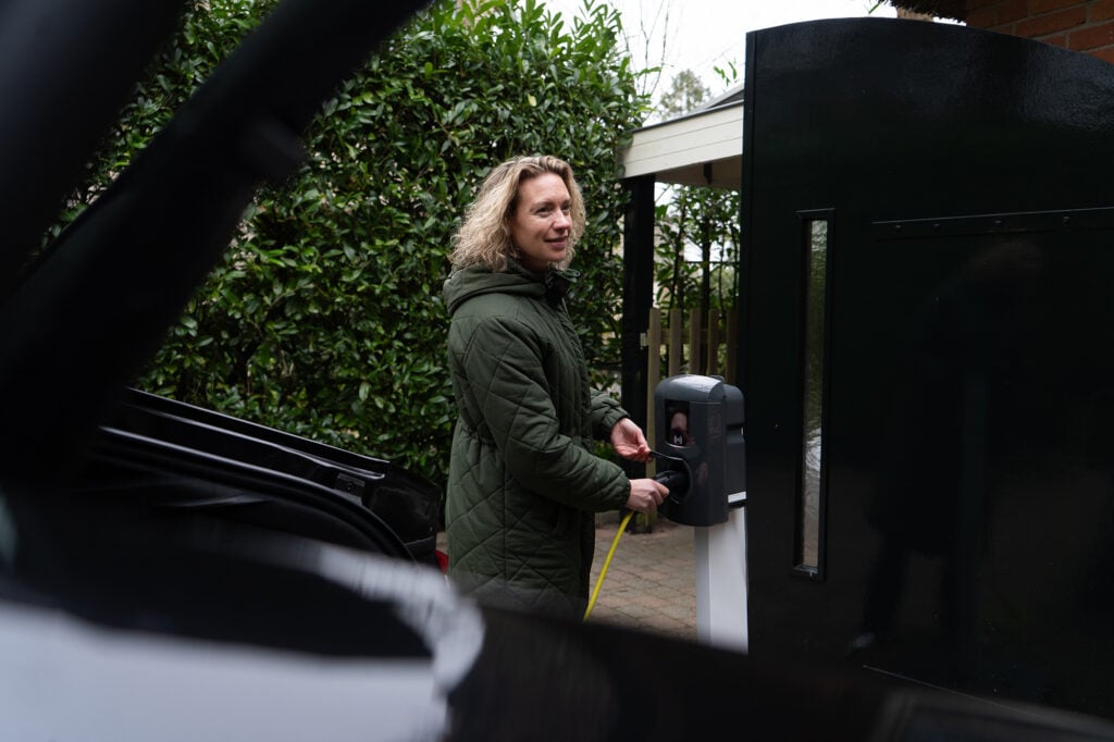 Toekomstbestendig elektrisch rijden met de Shuttel laadoplossing | Zorgeloos laden met Shuttel | Zakelijk thuisladen, onderweg en op werk