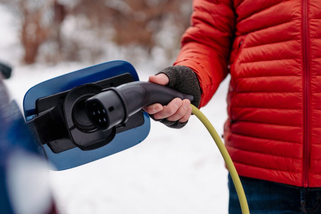 Elektrisch laden op wintersport | Shuttel laadoplossingen | Zonder laadstress op wintersportvakantie met tips om zorgeloos elektrisch te laden