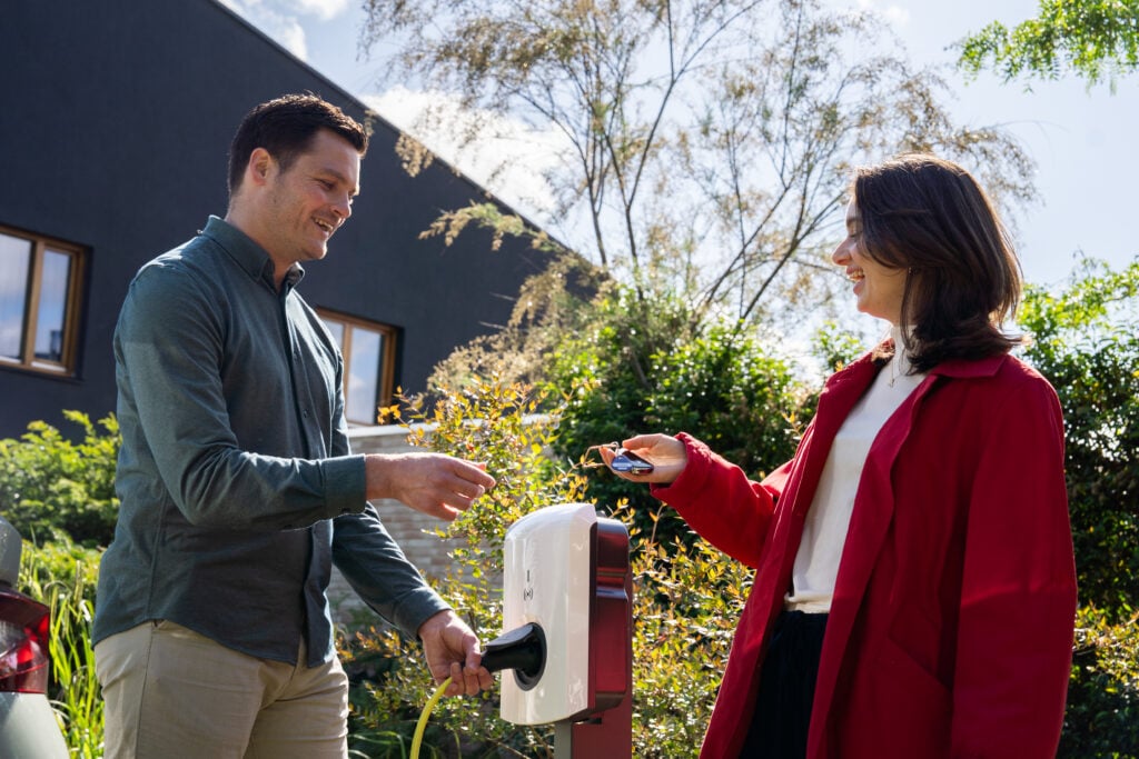 Hoe elektrificatie van je wagenpark de pseudo-eindheffing voorkomt | Shuttel | Met de Shuttel Laadoplossingen ben je verzekerd dat je geen pseudo-eindheffing hoeft te betalen. Door het elektrificeren van je wagenpark betaal je niet de heffing.