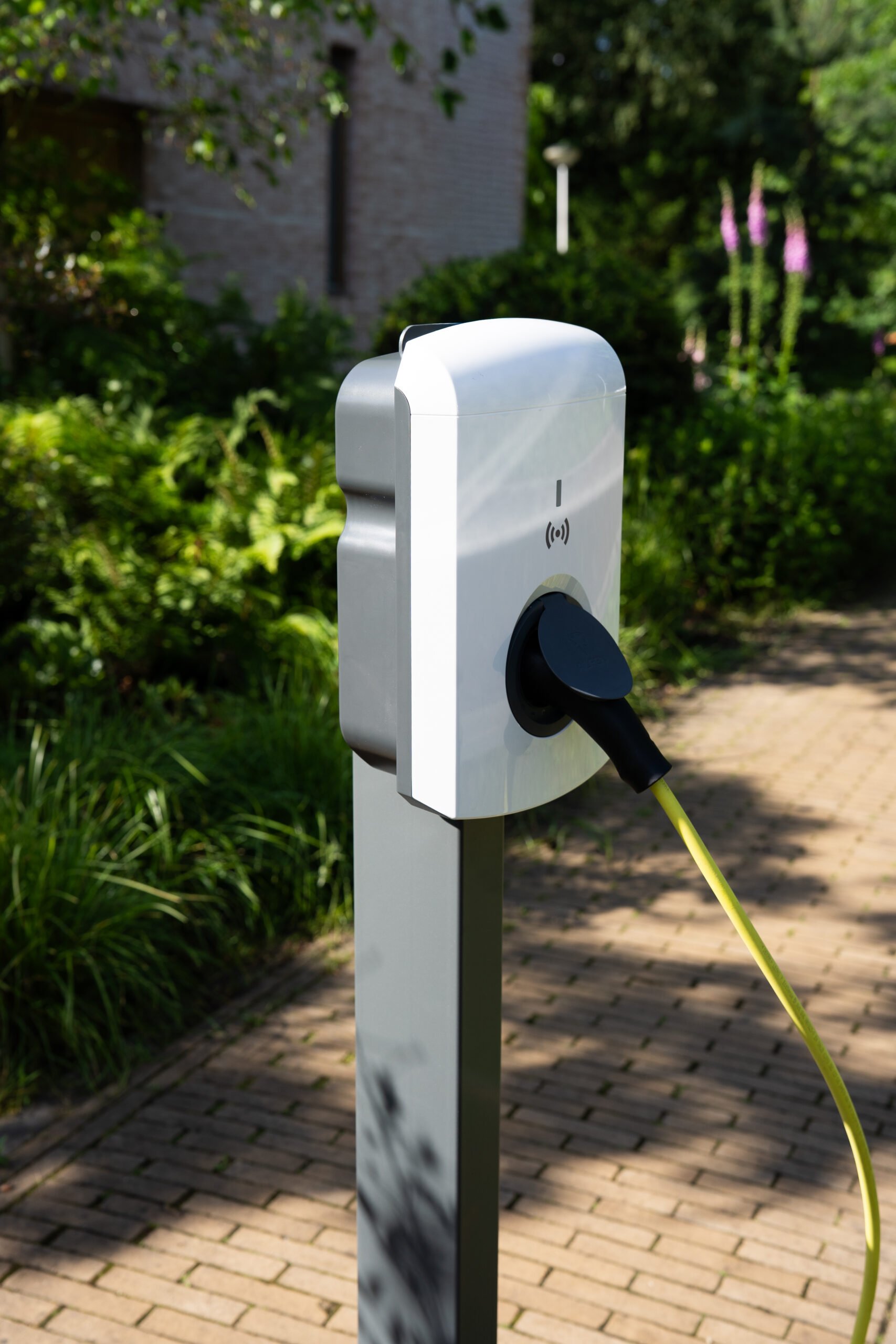 Stel een (thuis)laadpaal op maat in de laadpaalconfigurator samen | Shuttel | Dé toekomstbestendige laadoplossing met solar charging en load balancing