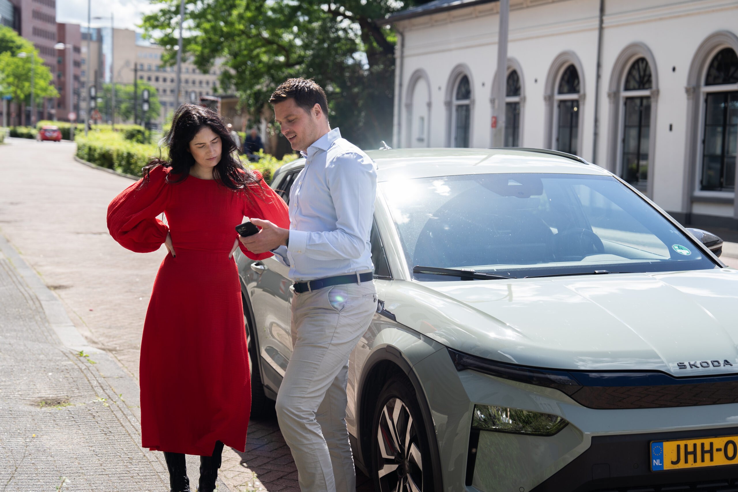 Eenvoudig elektrificeren met onze laadoplossing | Shuttel laadoplossingen | Een mobiliteitsoplossing voor iedere medewerker