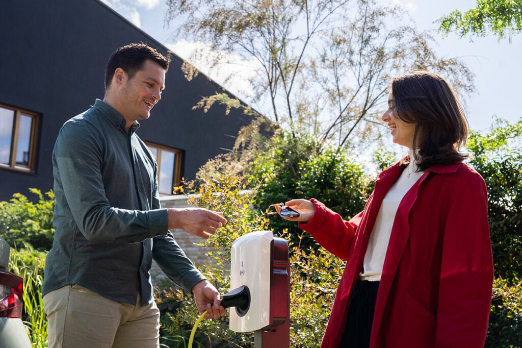 Shuttel neemt strategisch belang in laadexpert Alva Charging Services | Shuttel laadoplossing | samen maken we elektrisch rijden eenvoudiger, slimmer en beter georganiseerd